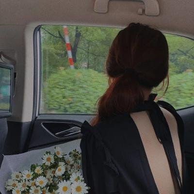 明星离婚传闻官宣恋情引爆服务器，服务器被挤瘫痪，连日来持续发酵